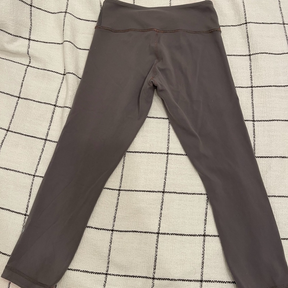 Lululemon reversible wunder under crop size 6